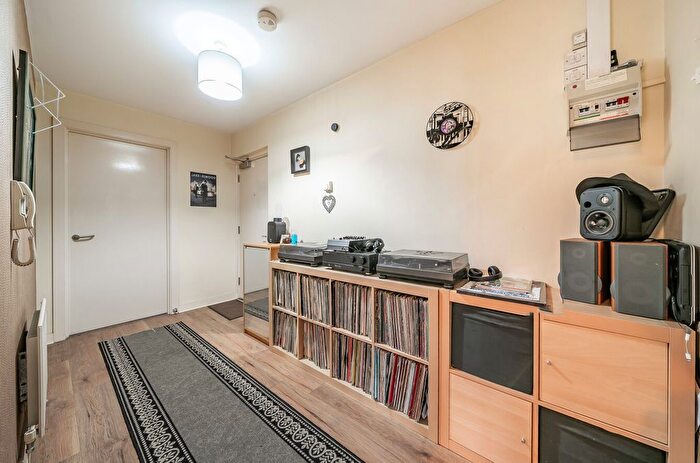 1 Bedroom Flat For Sale In Barton Court, Godstone Road, Whyteleafe, CR3