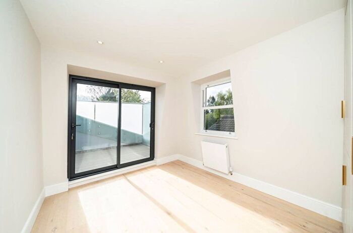 3 Bedroom Flat For Sale In Earlsfield Road, Earlsfield, London, SW18