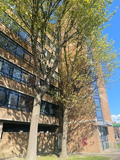 1 Bedroom Flat To Rent In Strand Parade, Goring-By-Sea, Worthing, BN12