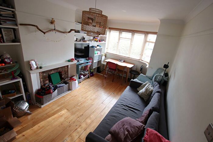 2 Bedroom Flat To Rent In Moremead Road, London, SE6