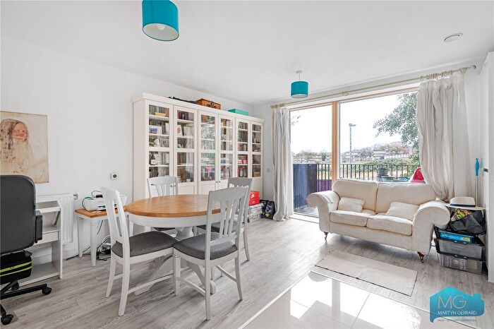 1 Bedroom Flat For Sale In Regiment Hill, London, NW7