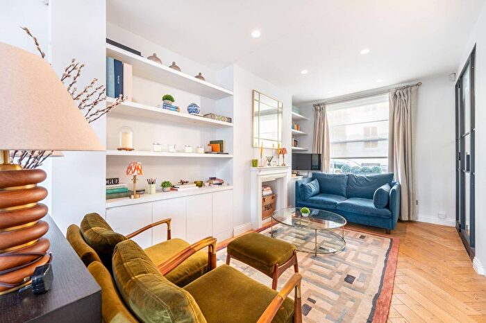 2 Bedroom Flat To Rent In Campden Hill Road, Hillgate Village, London, W8