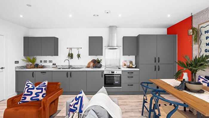 2 Bedroom Flat For Sale In Halewood Way, Rainham, RM13