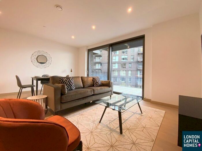 2 Bedroom Flat To Rent In Legacy Building, Viaduct Gardens, SW11