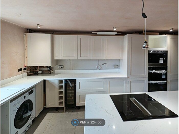 5 Bedroom End Of Terrace House To Rent In Huddersfield Road, Mirfield, WF14