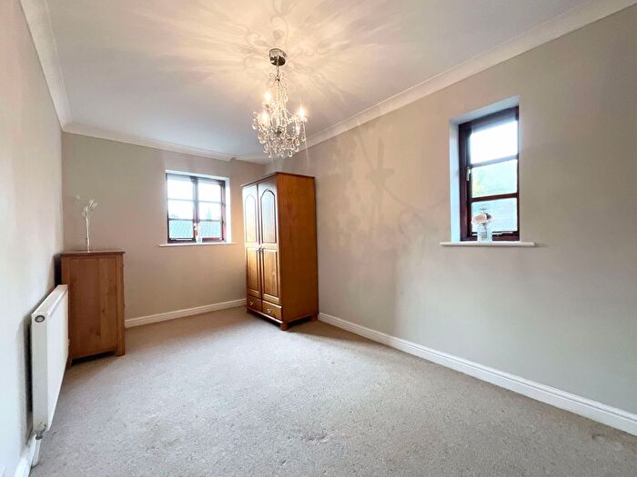 2 Bedroom Flat For Sale In Park Drive, Mill Court Park Drive, ST4
