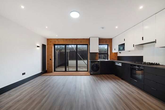3 Bedroom Flat To Rent In Fir Tree Road, Banstead, SM7