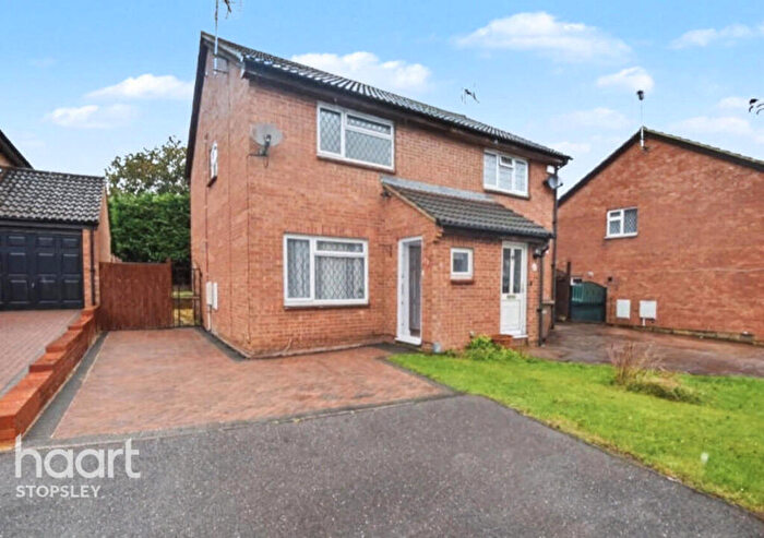 2 Bedroom Semi Detached House For Sale In Leygreen Close, Luton, LU2