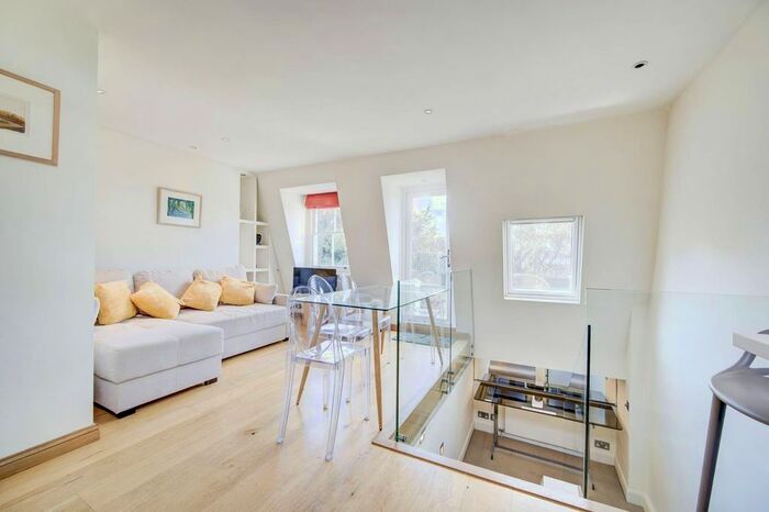 1 Bedroom Flat To Rent In Kempsford Gardens, Earls Court, London, SW5