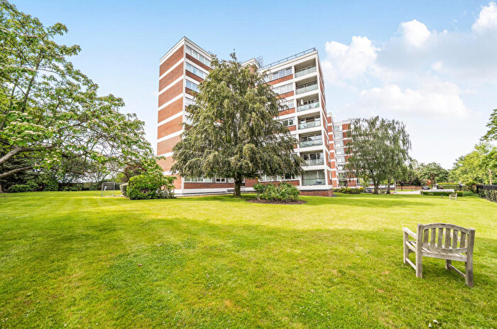 2 Bedroom Apartment For Sale In Sheldon Avenue, Highgate, N6