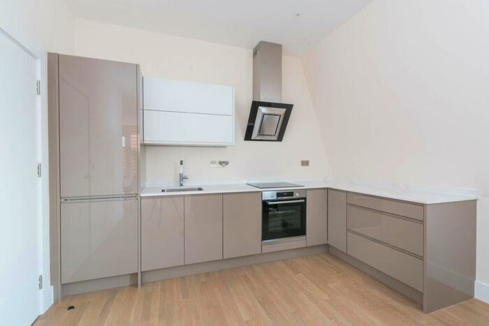 3 Bedroom Flat To Rent In St Marys Road, Hornsey, London, N8