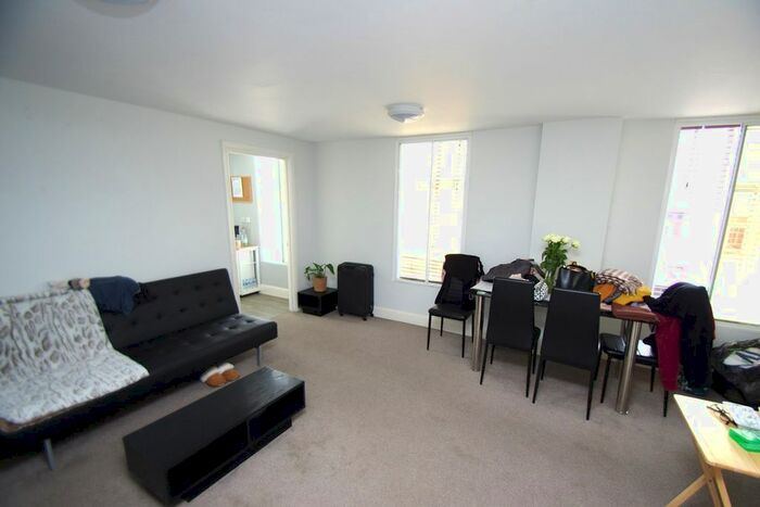 2 Bedroom Flat To Rent In The Parade, High Street, Watford, WD17