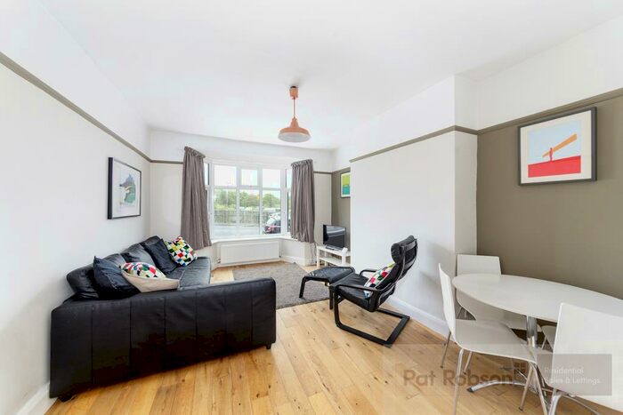 2 Bedroom Flat To Rent In Moorfield, High West Jesmond, NE2