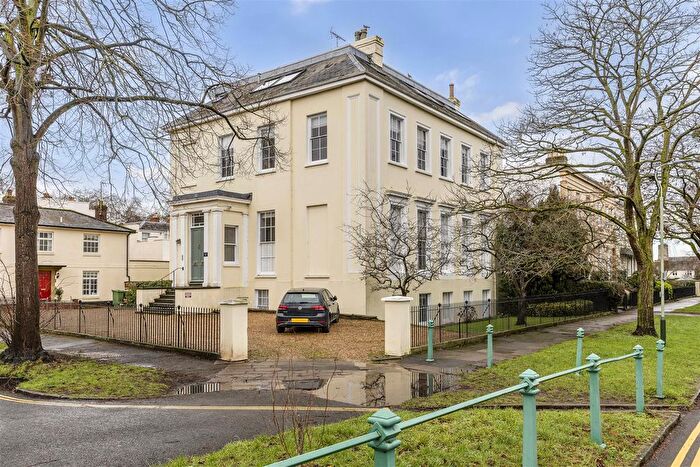 3 Bedroom Flat For Sale In Wellington Square, Cheltenham, GL50