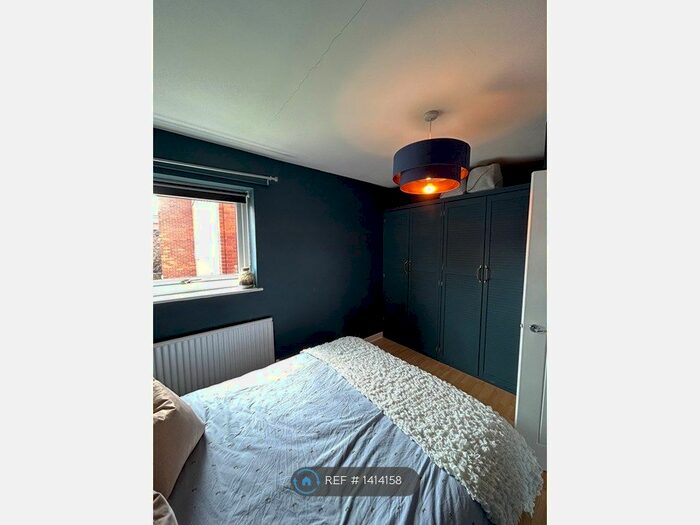 2 Bedroom Flat To Rent In Burlington Court, Altrincham, WA14