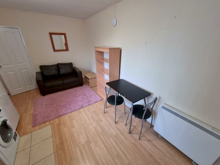1 Bedroom Flat To Rent In Flat, Clarendon Square, Leamington Spa, CV32