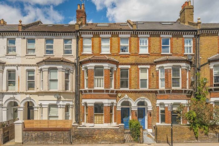 2 Bedroom Flat To Rent In Battersea Rise, Battersea, SW11