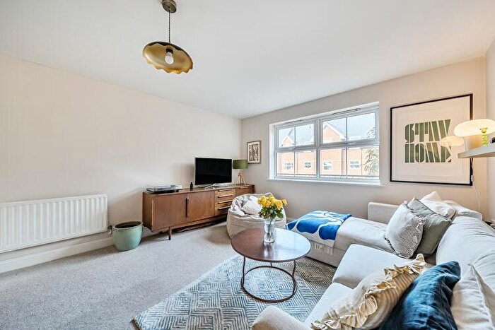 2 Bedroom Flat For Sale In Besant Place, East Dulwich, London, SE22