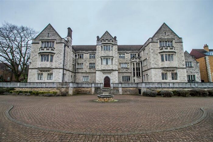 2 Bedroom Flat To Rent In Queensmere House, Royal Close, Wimbledon Village, SW19