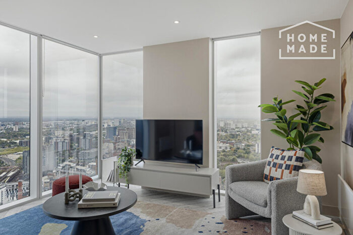 3 Bedroom Flat To Rent In Colliers Yard, M3