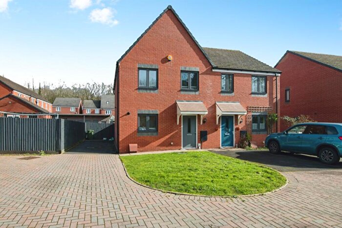 3 Bedroom Semi Detached House For Sale In Daphne Pool Close, Netherton, Dudley, DY2