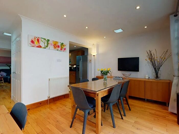 3 Bedroom Flat To Rent In Livingstone Road, Thornton Heath, CR7