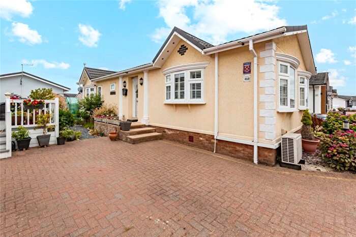 2 Bedroom Park Home For Sale In Elm Way, Hayes Country Park, Battlesbridge, Wickford, SS11