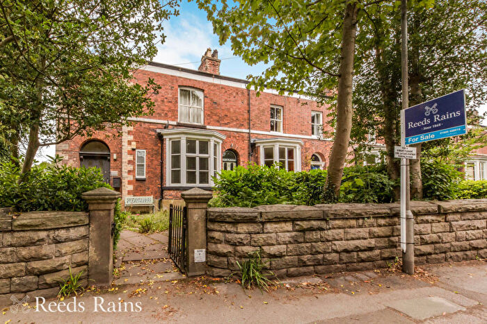 2 Bedroom Apartment For Sale In Prestbury Road, Macclesfield, Cheshire, SK10