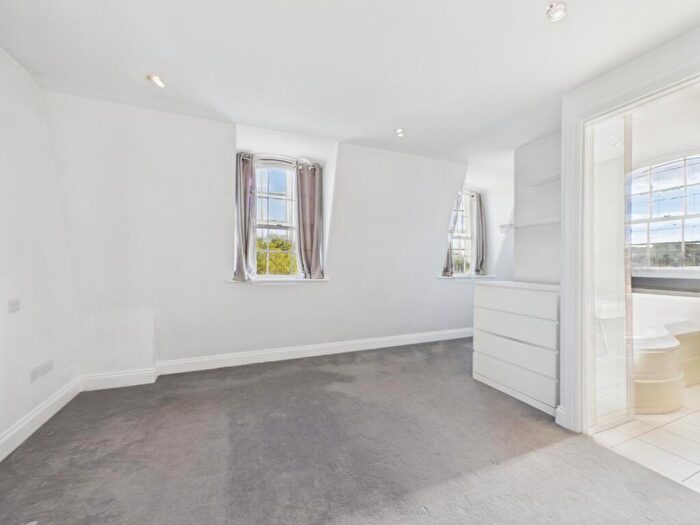 2 Bedroom Flat To Rent In Baldwyns Mansions, Calvert Drive, Dartford, Kent, DA2