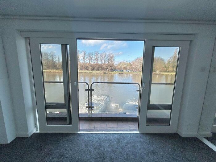 1 Bedroom Flat For Sale In High Street, Kingston Upon Thames, KT1