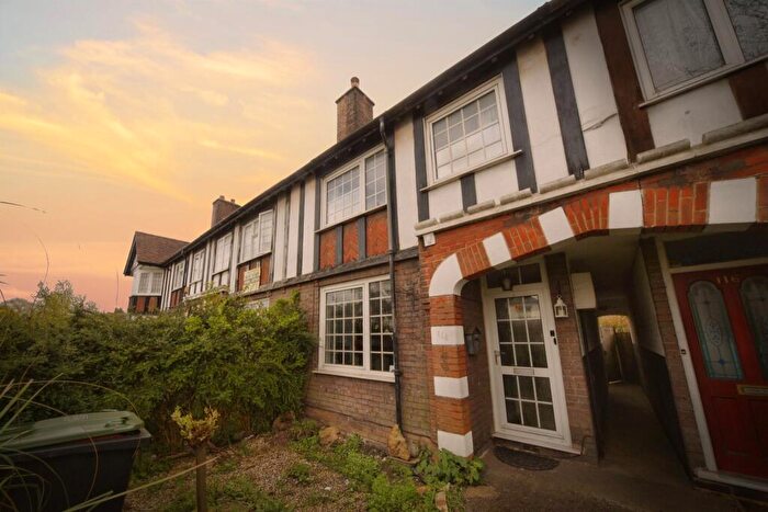 2 Bedroom Terraced House For Sale In Limbury Road, Luton, LU3