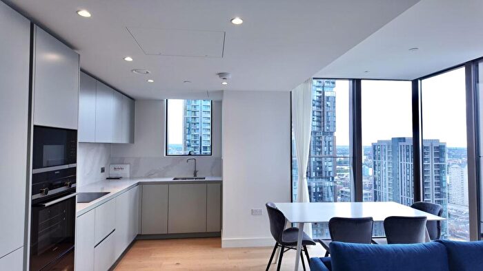 2 Bedroom Flat To Rent In Harcourt Tower, Marsh Wall, London, E14