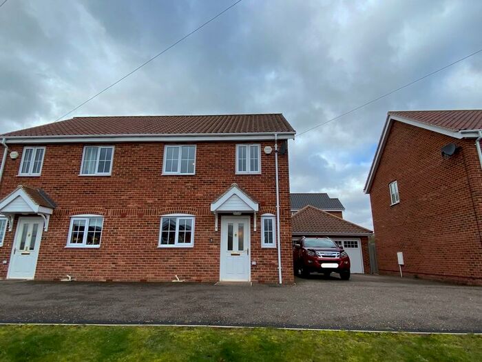 3 Bedroom Semi-Detached House To Rent In School Road, Martham, NR29