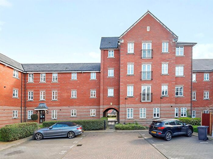 2 Bedroom Flat To Rent In Shillingford Close, London, NW7