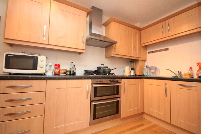 1 Bedroom Flat To Rent In St. Lukes Square, Guildford, GU1