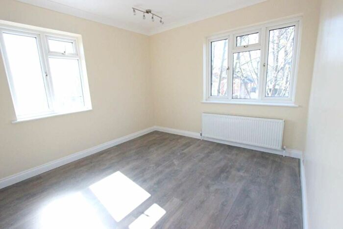 2 Bedroom Flat To Rent In Ewart Grove, London, N22