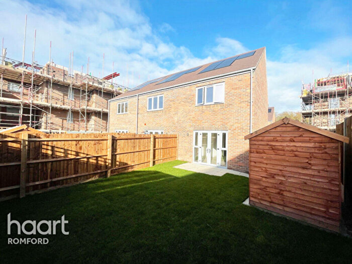 2 Bedroom End Of Terrace House To Rent In Brimstone Place, Essex, RM3