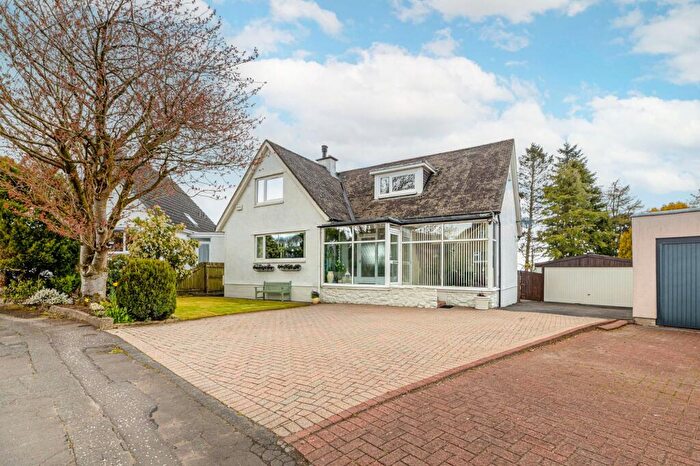 3 Bedroom Detached House For Sale In Lynn Drive, Eaglesham, Glasgow, East Renfrewshire, G76