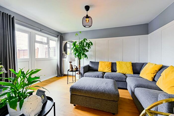 3 Bedroom Terraced Bungalow For Sale In Jonathans, Coffee Hall, MK6
