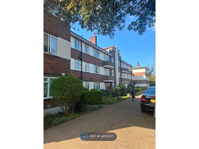 2 Bedroom Flat To Rent In Benhurst Court, Streatham, SW16