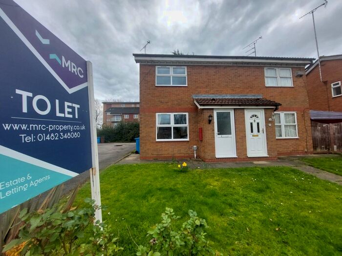 3 Bedroom Semi-Detached House To Rent In Oakfield Court, Hull, HU6