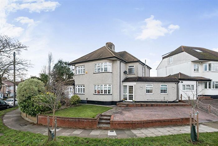 4 Bedroom Semi-detached House To Rent In Bassetts Way, Orpington, BR6