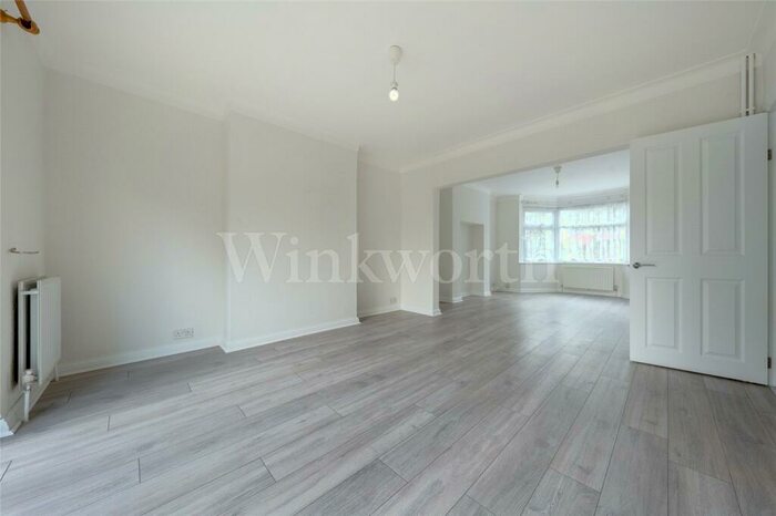 3 Bedroom House To Rent In The Vale, London, NW11