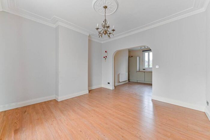 Studio For Sale In Montague Road, Croydon, CR0