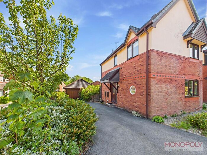 3 Bedroom Detached House For Sale In Daisy Bank Close, Wrexham, LL14