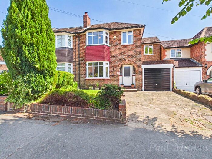 4 Bedroom Semi-Detached House For Sale In Queenhill Road, South Croydon, CR2