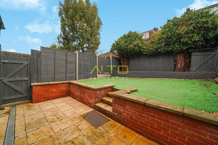 2 Bedroom Flat To Rent In Dagmar Avenue, Wembley, Middlesex, HA9