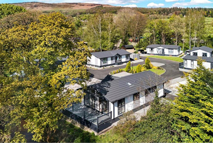 2 Bedroom Park Home For Sale In Hope Valley, Derbyshire, S33