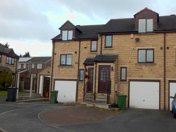 3 Bedroom Town House To Rent In Tidswell Street, Heckmondwike WF16