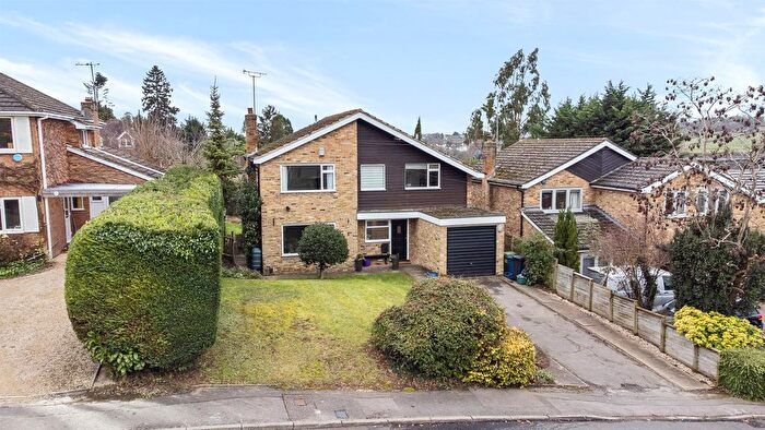 4 Bedroom Detached House For Sale In The Paddock, Chalfont St. Peter, Gerrards Cross, SL9